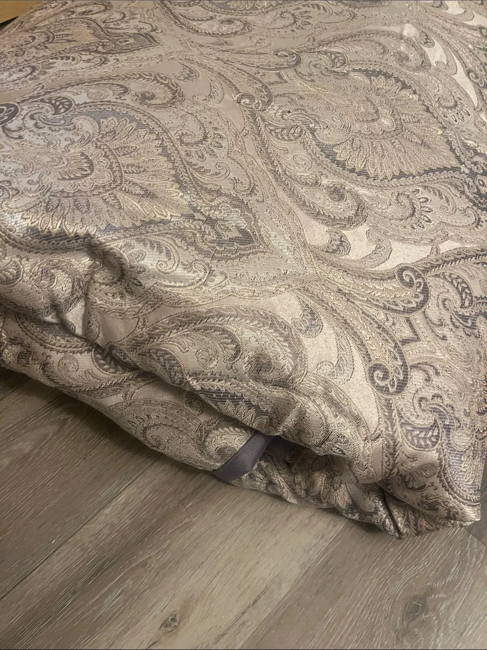 King size . Luxury Paisley Jacquard Duvet in Taupe and Ivory